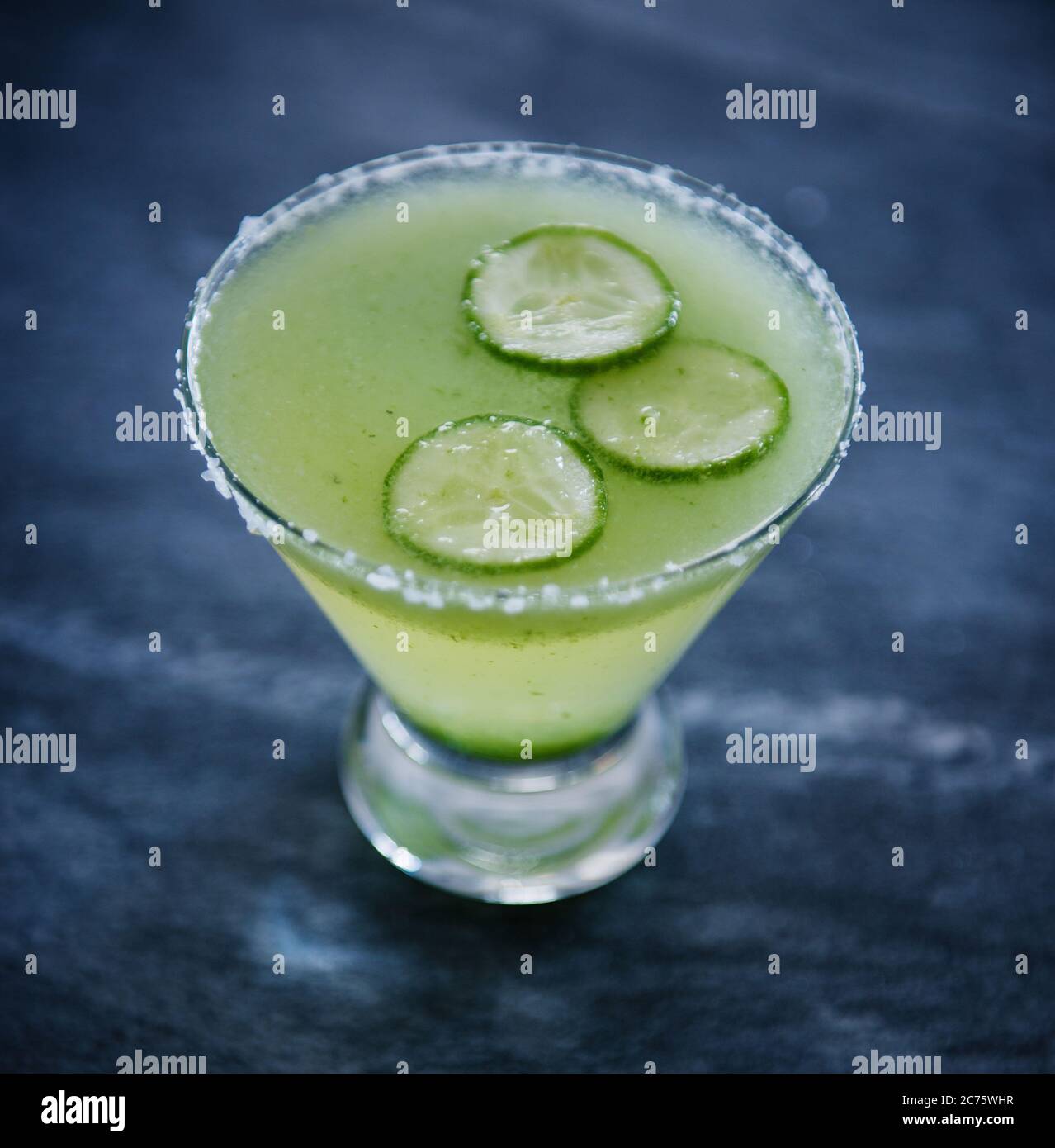 martini di lime di cetriolo con sale Foto Stock
