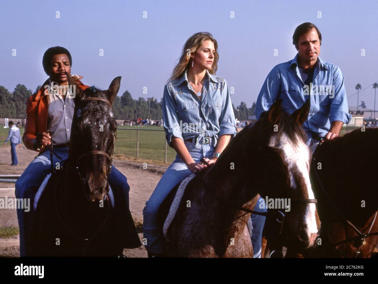 Da sinistra a destra, Carl Weaths, Lindsay Wagner e Gil Gerard all'evento al Santa Anita Race Track in California Foto Stock