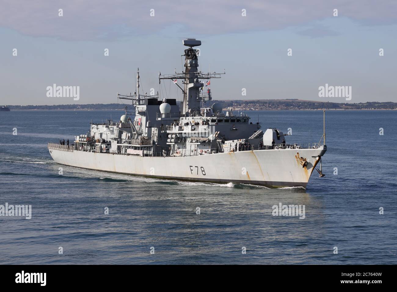 HMS KENT arrivando alla base navale. La Royal Navy Type 23 Anti-Submarine fregate stava ritornando dall'esercizio annuale nato DINAMICA MONGOOSE Foto Stock