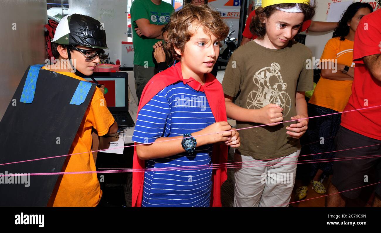 Giorno Camp. Prepari i bambini in costume durante il tempo di gioco Foto Stock