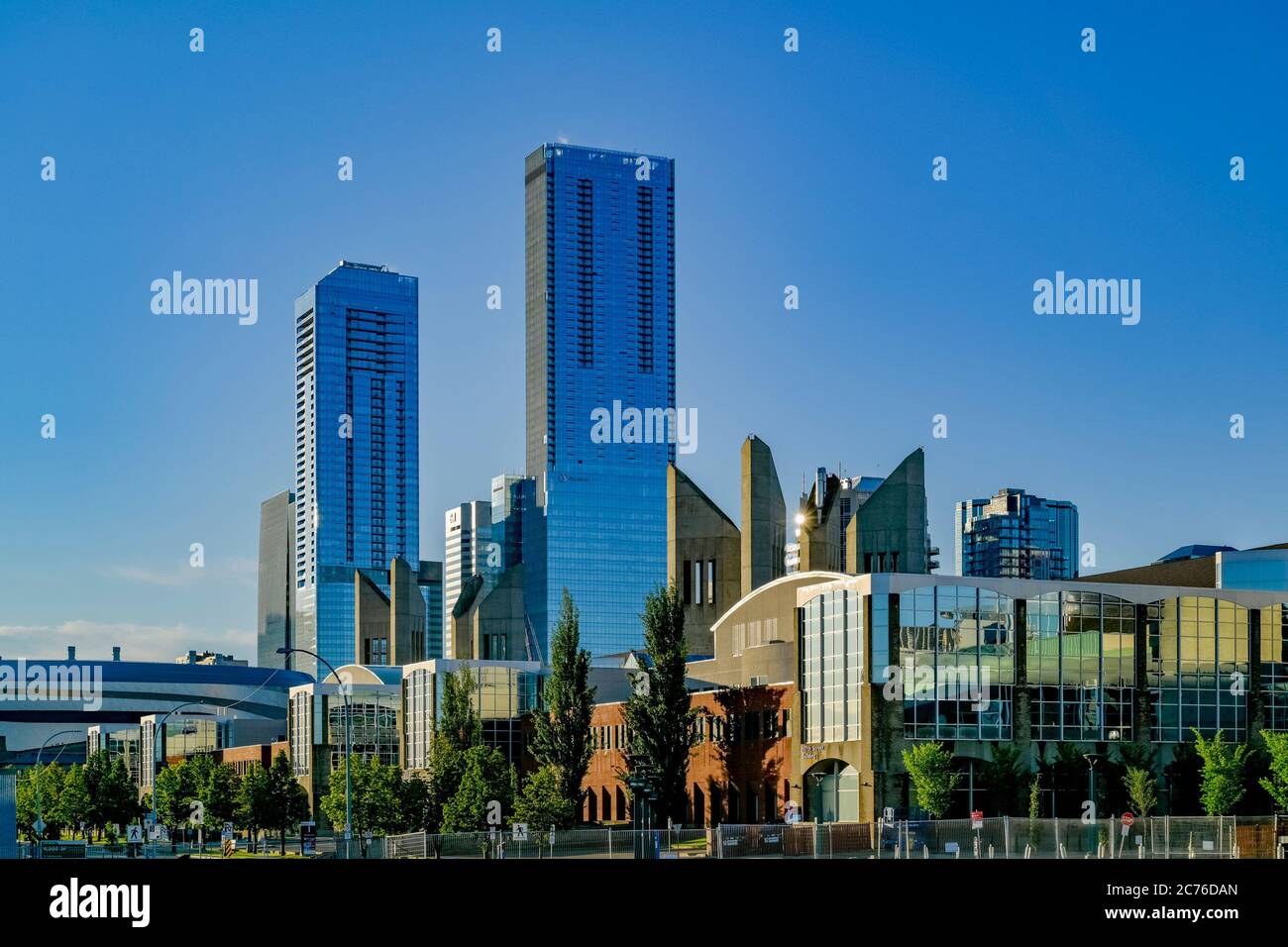 MacEwen University, Stantec Tower e Edmonton skyline, Edmonton, Alberta, Canada Foto Stock