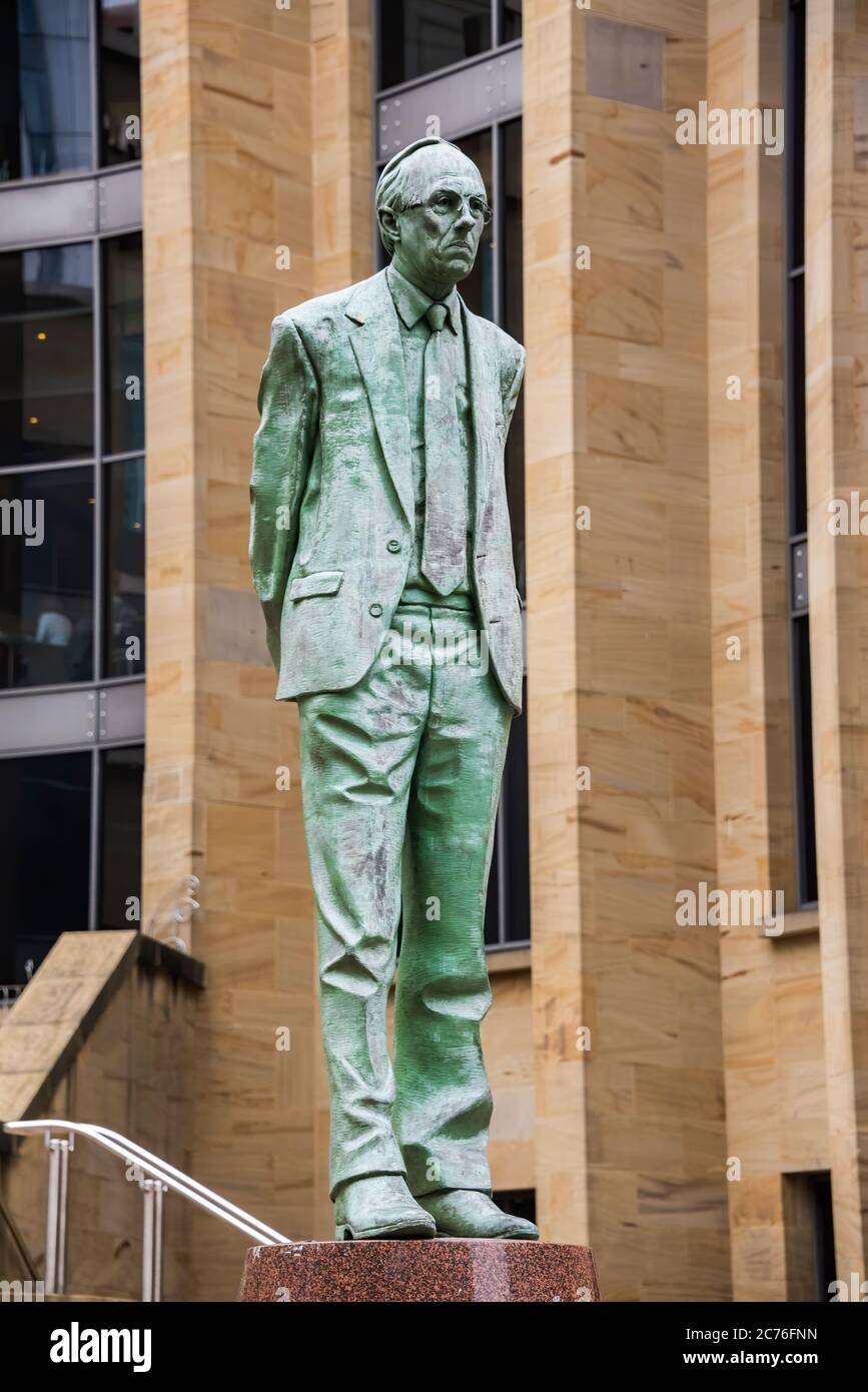 Statua di Donald Dewar il primo Ministro della Scozia inaugurale a Buchanan Street Glasgow Foto Stock
