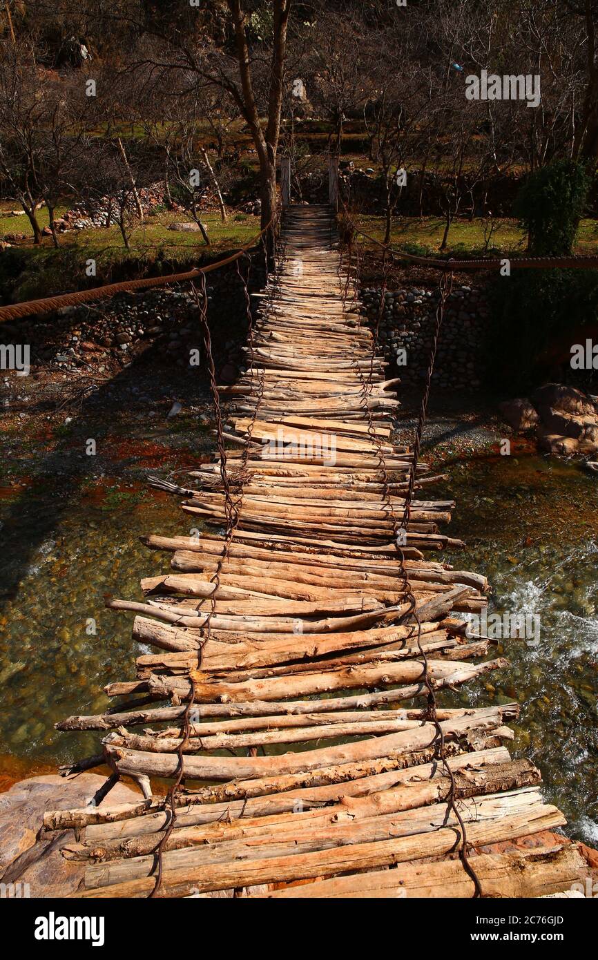 Ponte di legno rurale in Marocco Foto Stock