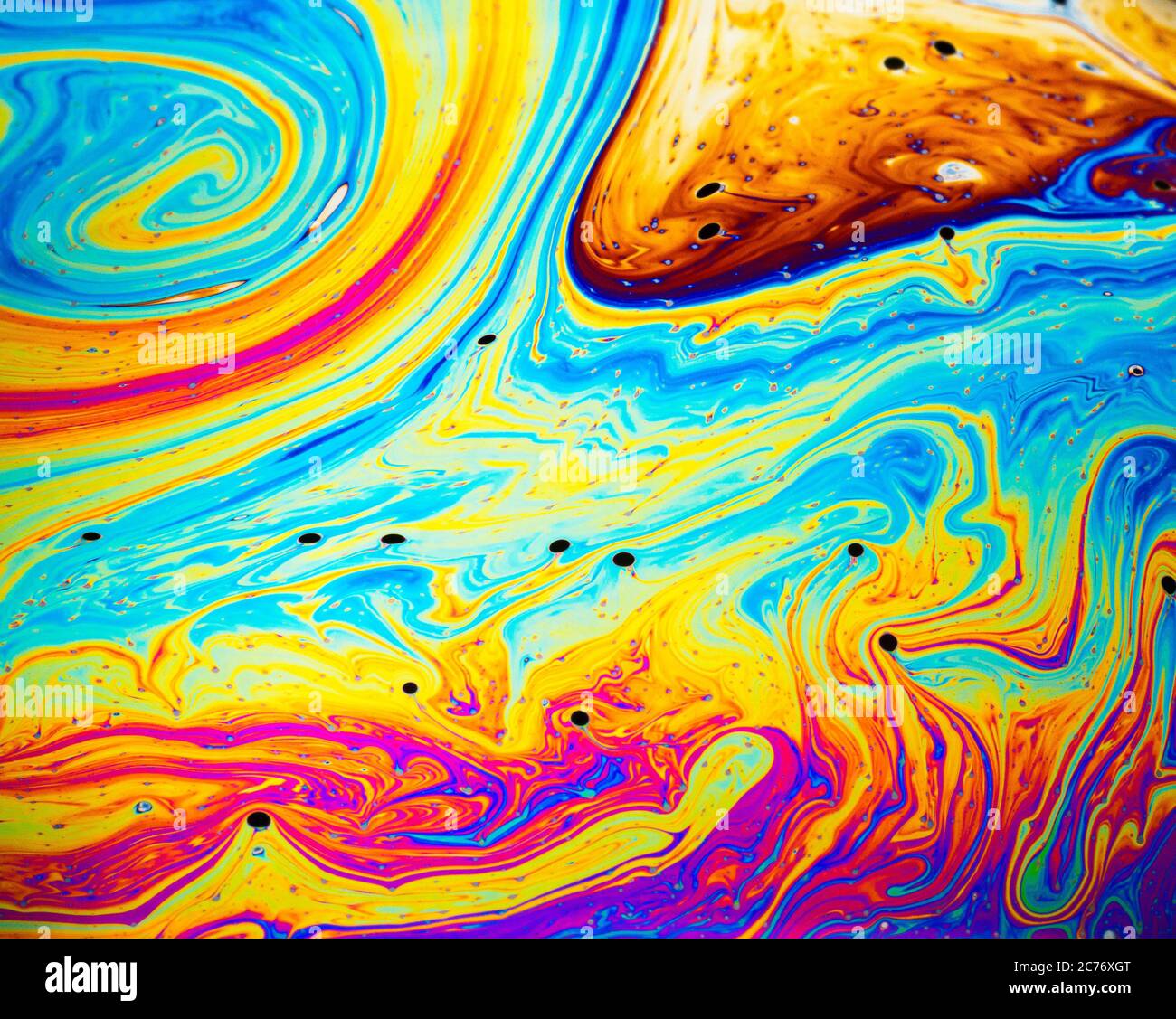 Colofo arcobaleno psichedelico modello astratto sulla superficie della bolla di sapone. Macro shot per la progettazione Foto Stock