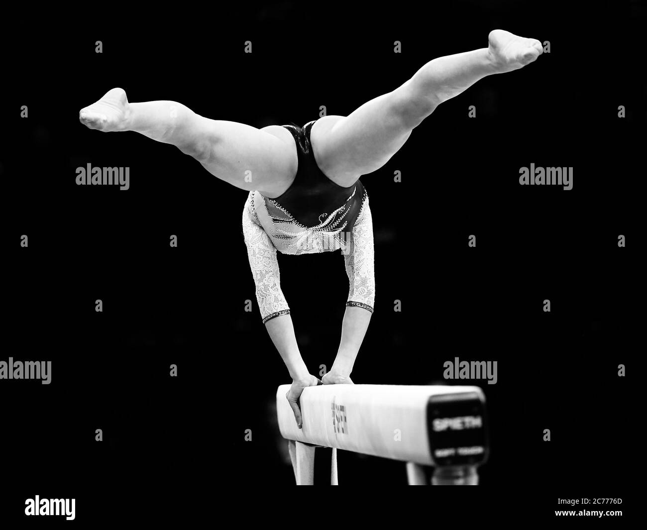 Szczecin, Polonia, 11 aprile 2019: ELISA Iorio Italia compete sul fascio di equilibratura durante i campionati europei di ginnastica artistica Foto Stock