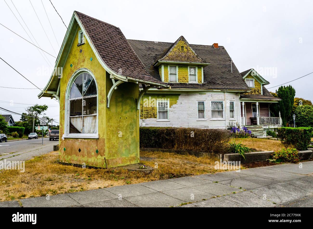 Una vecchia casa dilapidata in Eureka California USA Foto Stock