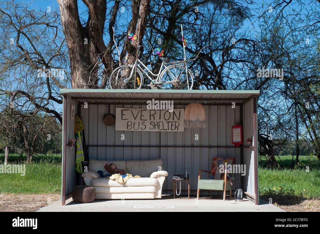 Un rifugio di autobus a Everton, una frazione sulla Great Alpine Road nel nord-est di Victoria, Australia Foto Stock