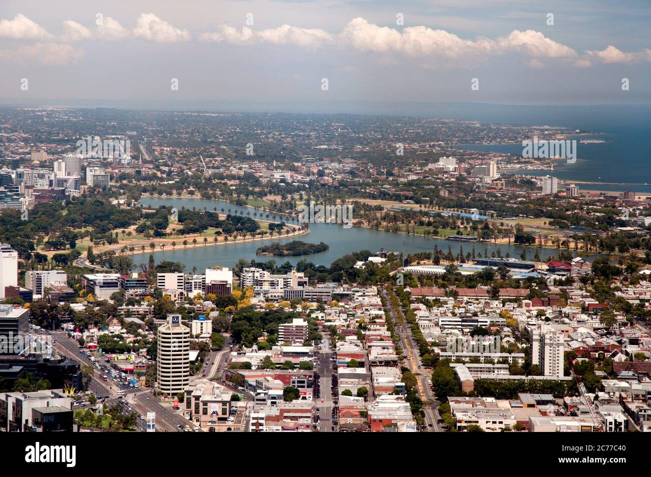 Vista aerea dalla Torre di Rialto, Melbourne, del lago Albert Park, sede della gara automobilistica di Formula uno Grand Prix. Foto Stock