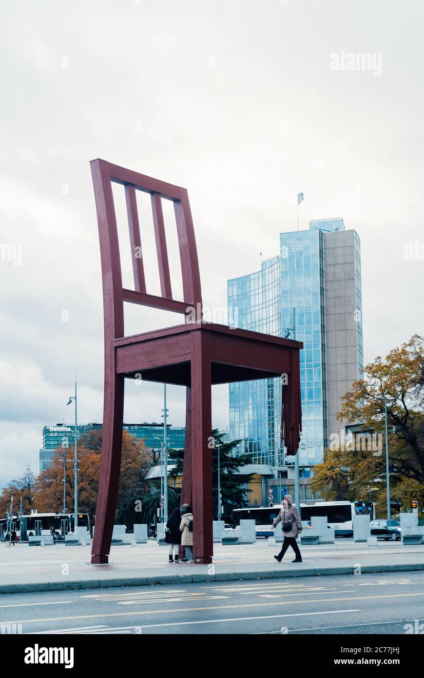 Scultura Broken Chair a Ginevra, Svizzera Foto Stock