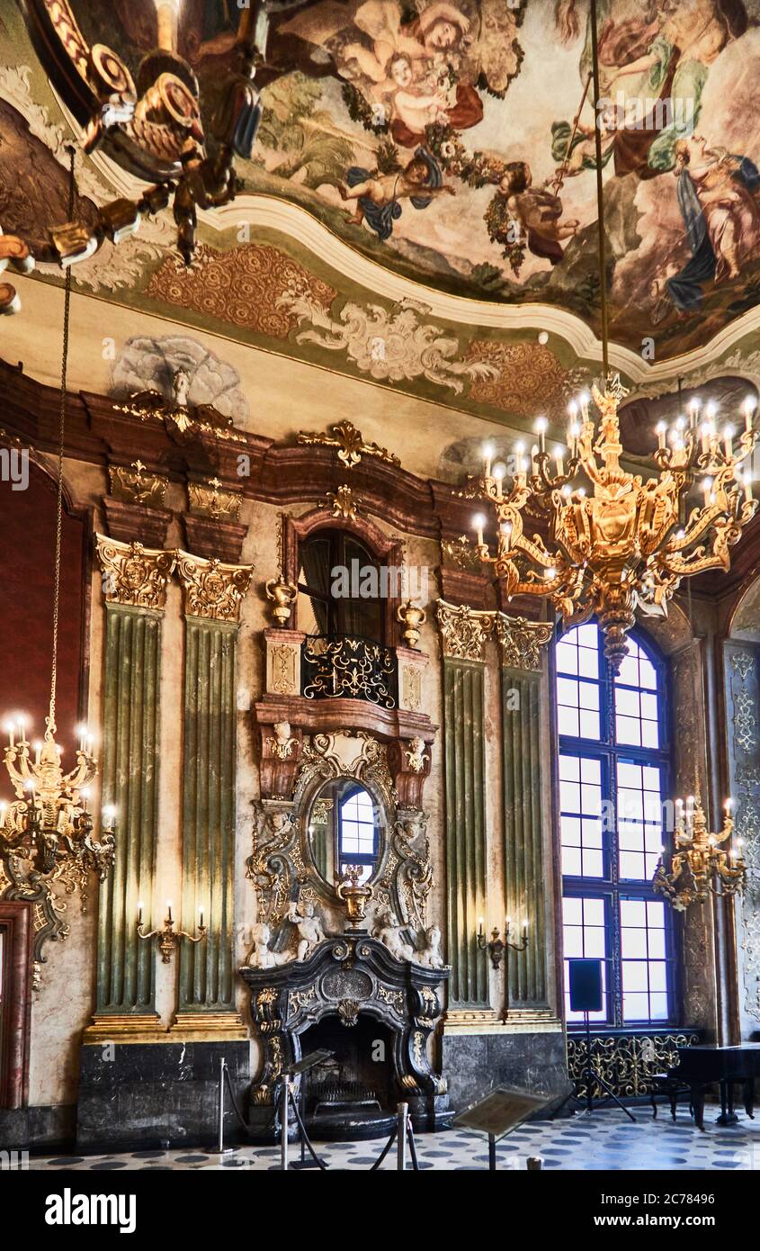 Castello di Ksiaz a Walbrzych. Walbrzych, bassa Slesia, Polonia. La Sala Massimiliano è l'unica grande sala di accoglienza secolare tardo barocca in Slesia conservata nella sua forma originale. E' decorata nello stile ispirato all'architettura imperiale di Vienna. Foto Stock