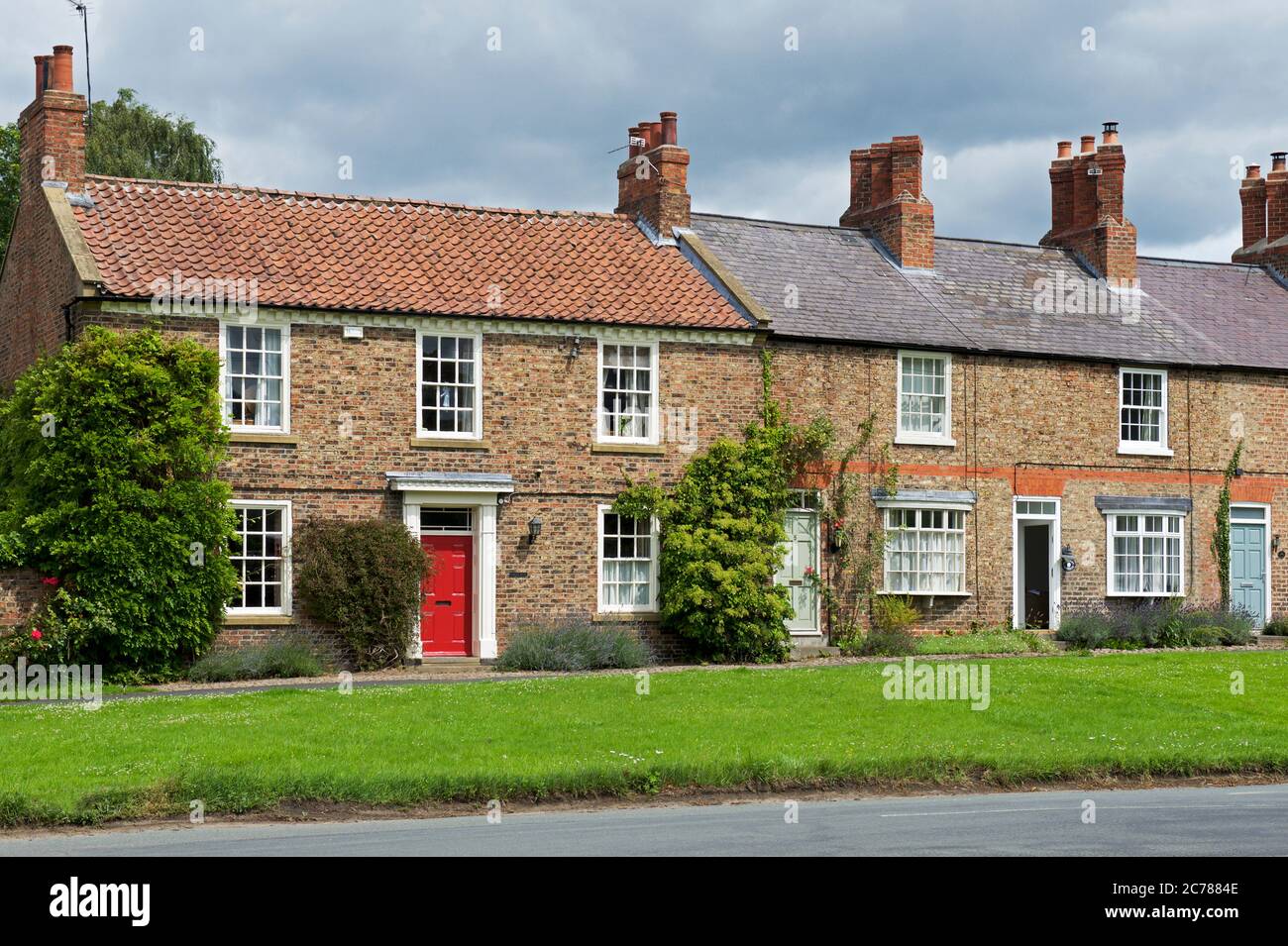 Case nel villaggio di Sutton sulla foresta, Hambleton, North Yorkshire, Inghilterra Regno Unito Foto Stock