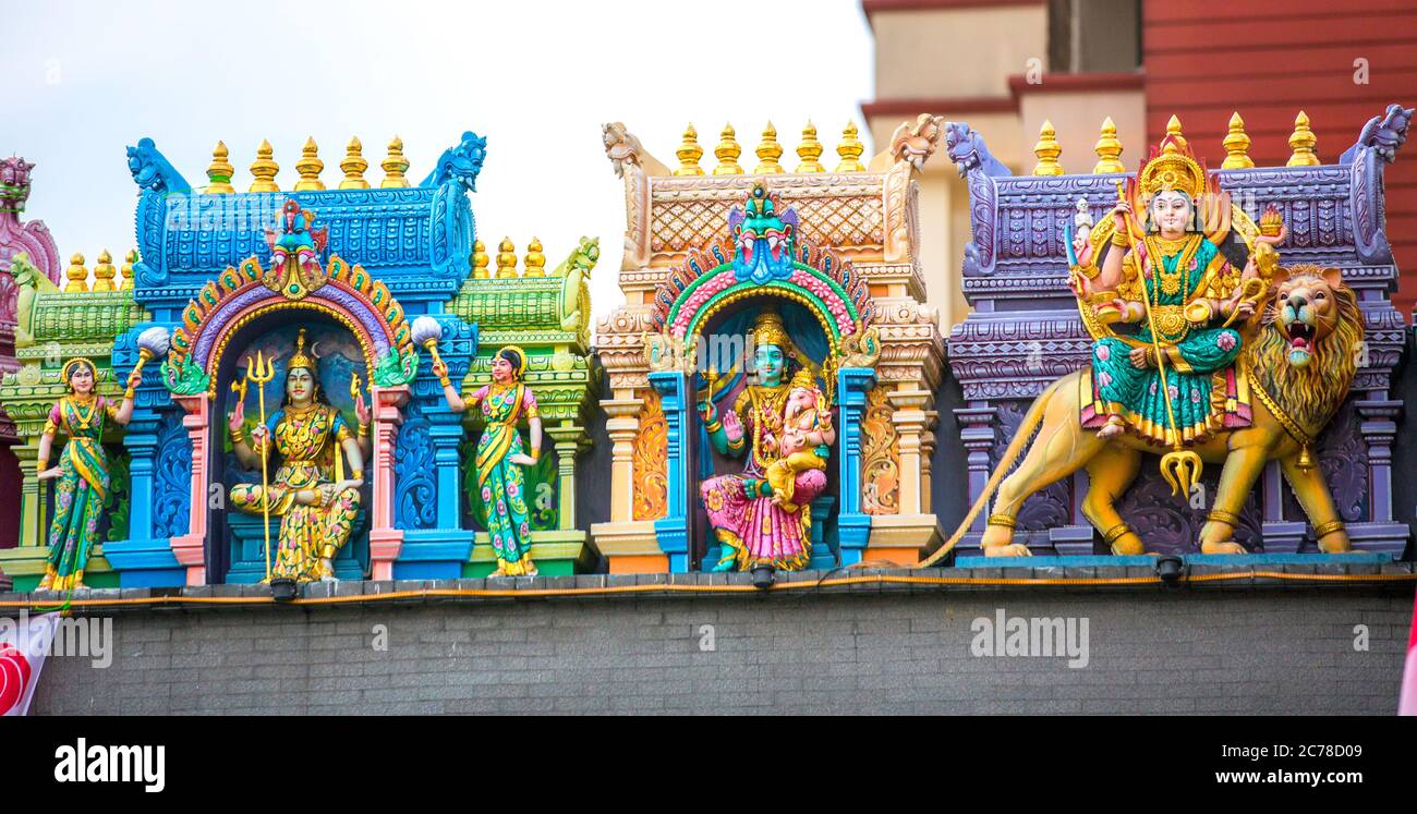 lavoratori migranti in little india street singapore, singapore, little india singapore, colorata little india, migranti indiani singapore, dipinti murali Foto Stock
