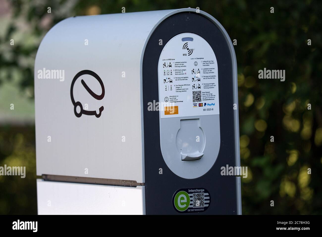 Borgholzhausen, Germania. 12 luglio 2020. Borgholzhausen, Germania 12 luglio 2020: Symbol pictures - 2020 Stazione di riempimento elettronico, feature/symbol/symbolfoto/caratteristiche/dettaglio/| utilizzo in tutto il mondo Credit: dpa/Alamy Live News Foto Stock