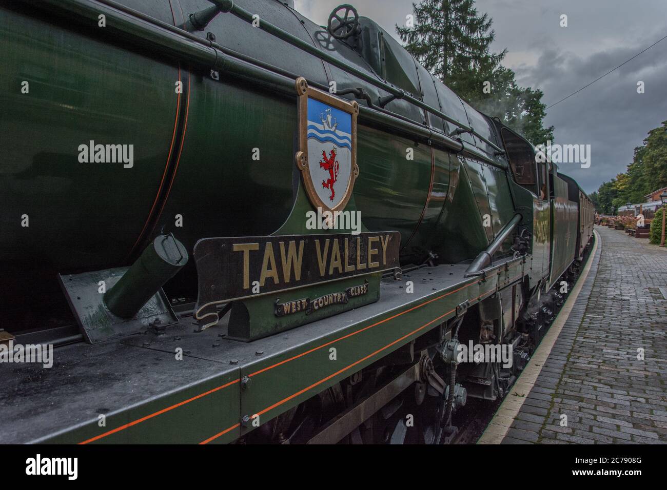 34027 'Taw Valley' si trova alla stazione di Arley. Foto Stock