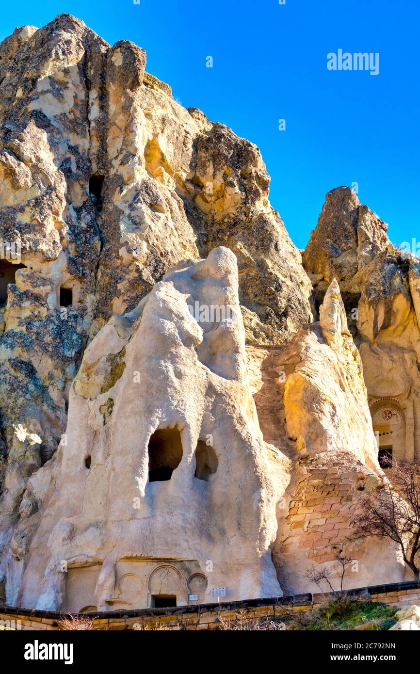 Rock cut architettura a Goreme Open Air Museum, Goreme, Cappadocia, Turchia Foto Stock