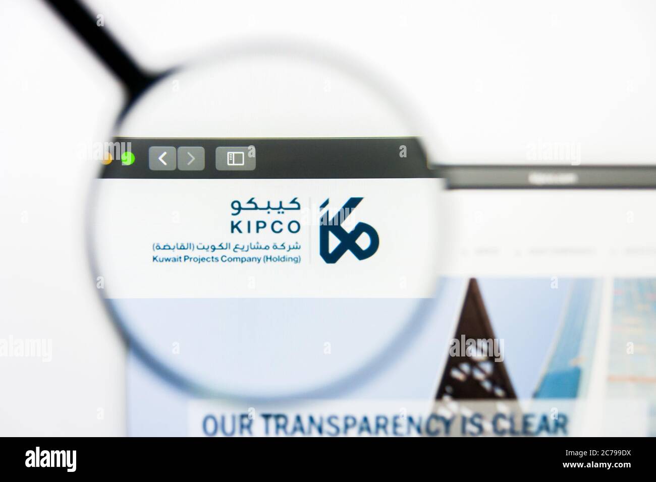 Los Angeles, California, USA - 23 Marzo 2019: Editoriale illustrativo della homepage del sito web Kuwait Projects. Logo Kuwait Projects visibile sul display Foto Stock