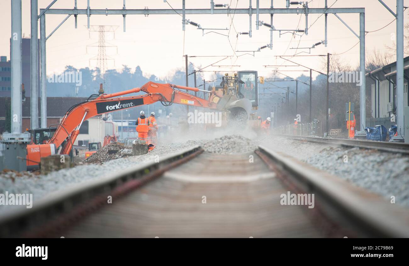 Il team ferroviario permanente lavora su binari ferroviari nel Regno Unito. Foto Stock