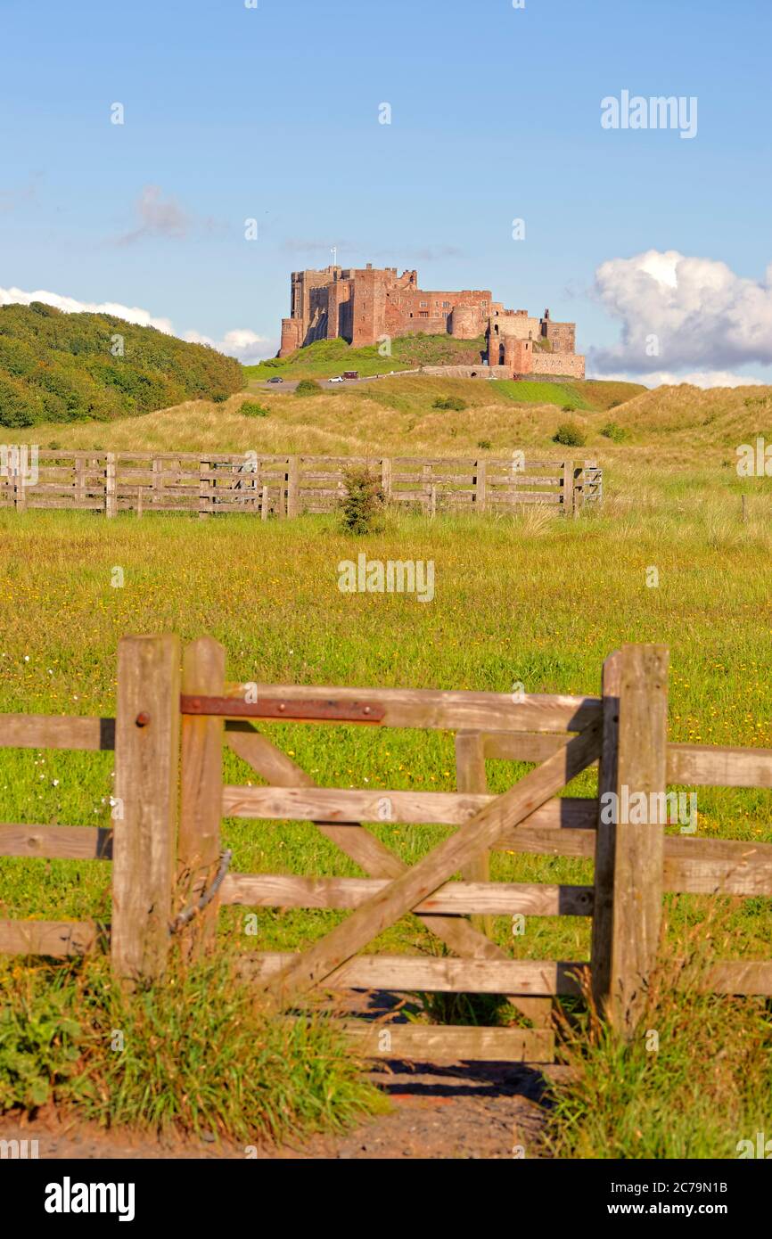 Il castello di Bamburgh, Bamburgh, Northumberland, Inghilterra. Foto Stock