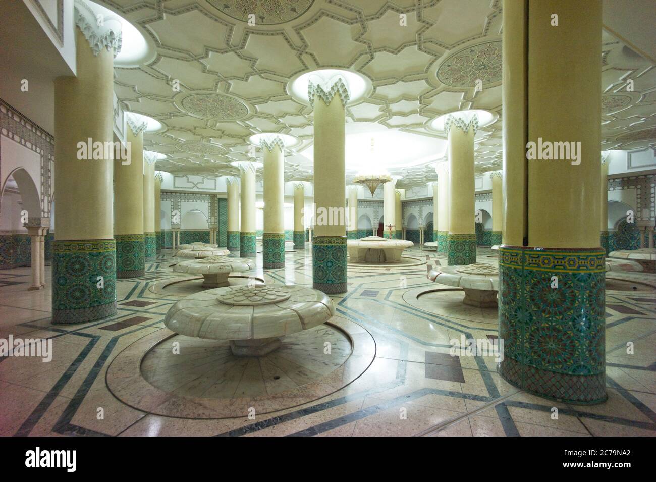 Il Wudu camera di lavaggio di Hassan II Grande moschea. Il rituale di lavaggio viene eseguita prima che la preghiera ufficiale. Foto Stock