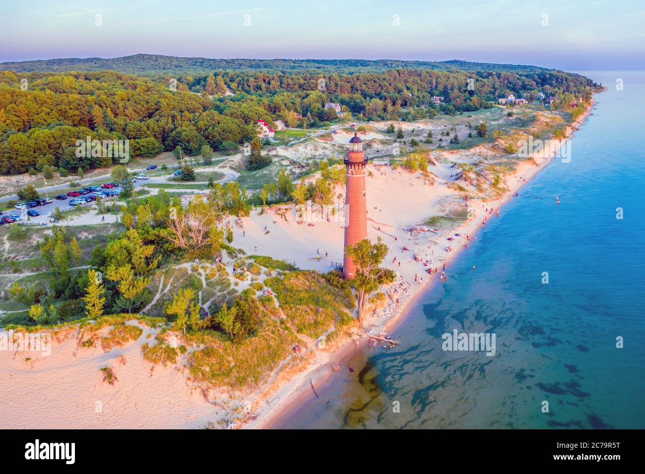 Vista aerea del faro di Little Sable Point, situato sul lago Michigan presso il Silver Lake state Park vicino a Mears, Michigan Foto Stock