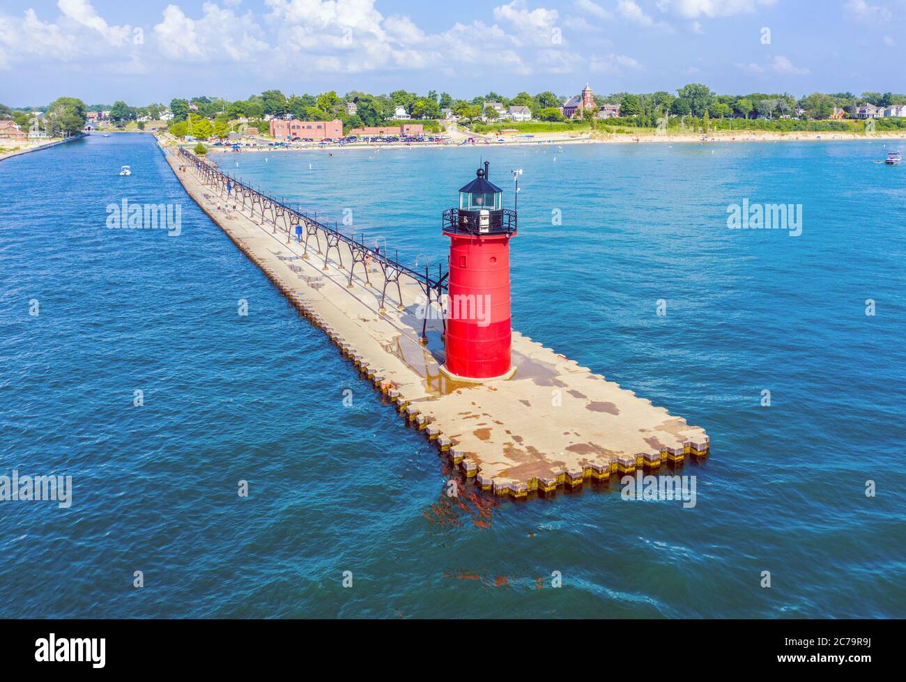 Vista aerea del faro di South Haven sul lago Michigan; South Haven, Michigan Foto Stock