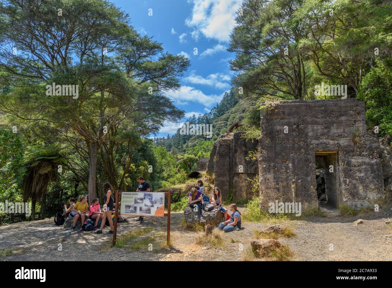 I visitatori possono fare un picnic presso la Woodstock Battery, il Karangahake Gorge Historic Walkway, la Karangahake Gorge, North Island, Nuova Zelanda Foto Stock
