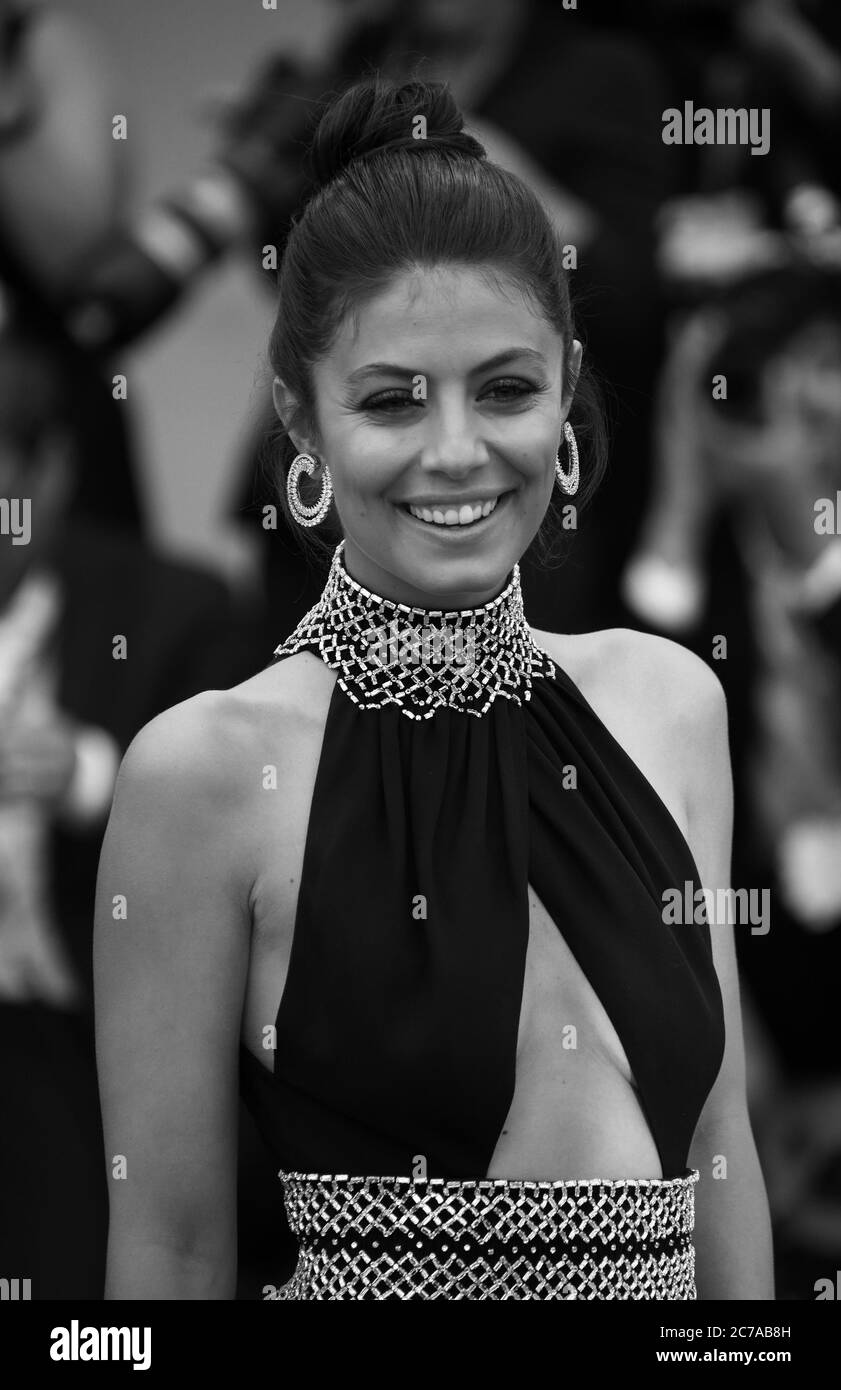 VENEZIA, ITALIA - SETTEMBRE 07: Alessandra Mastonardi cammina sul tappeto rosso prima della cerimonia di chiusura del 76esimo Festival del Cinema di Venezia Foto Stock