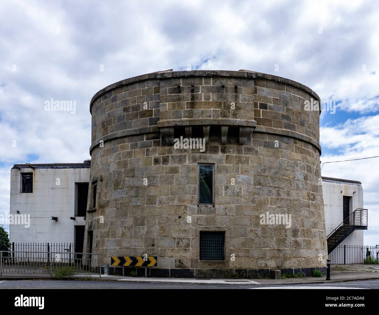 La Torre martello a Sandymount, Dublino, Irlanda. Questa torre è caratterizzata dalla sequenza di apertura degli Ulisse di James Joyce. Ora un museo Joyce. Foto Stock