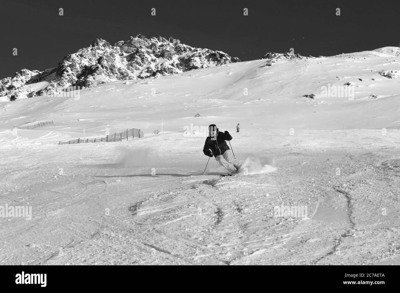 Blick aufs Rothorn Skigebiet in der beliebten Wintersportregion Lenzerheide | Panoramica alpi svizzere vista montagna del Rothorn presso il famoso Swiss al Foto Stock