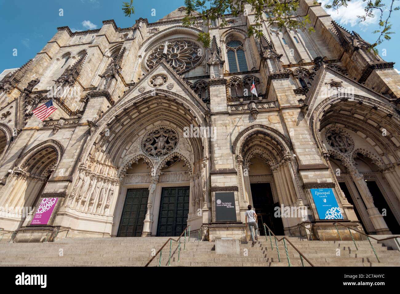 New York, NY, USA - 21 luglio 2019: La Chiesa Cattedrale di San Giovanni il Divino Foto Stock