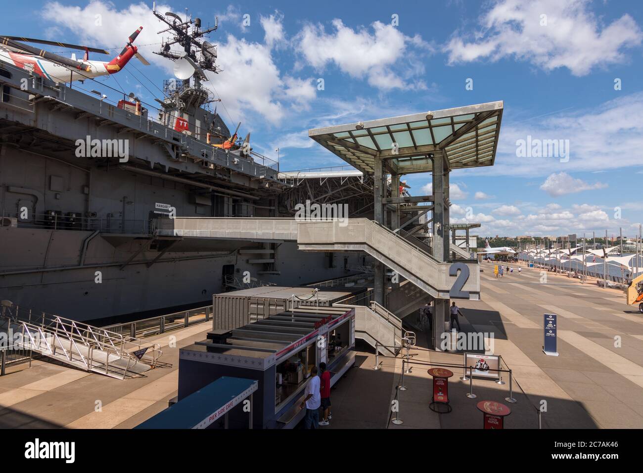 New York, NY / USA - 24 luglio 2019: Intrepid Sea, Air and Space Museum Foto Stock