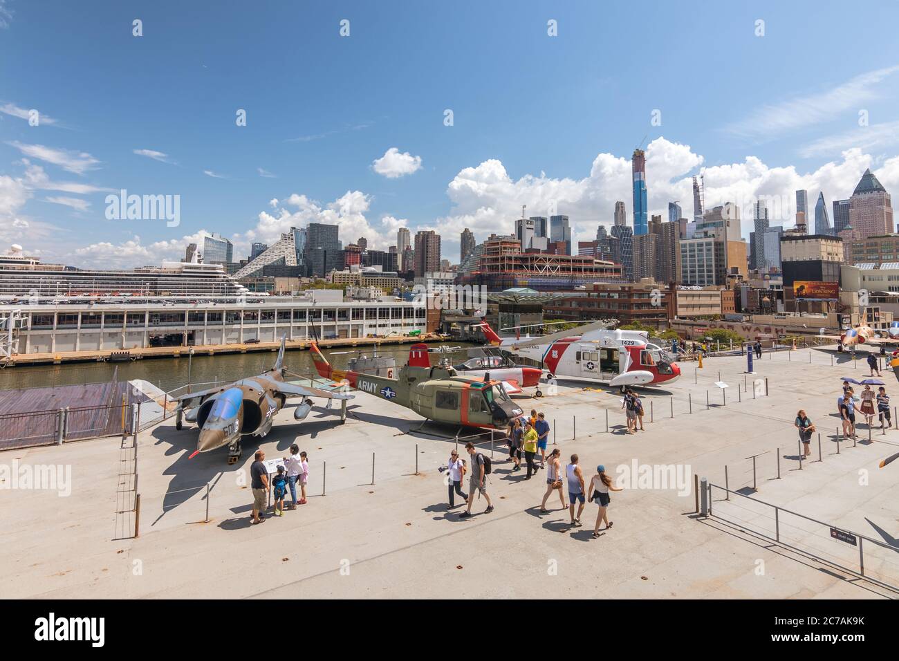 New York, NY / USA - 24 luglio 2019: Intrepid Sea, Air and Space Museum Foto Stock