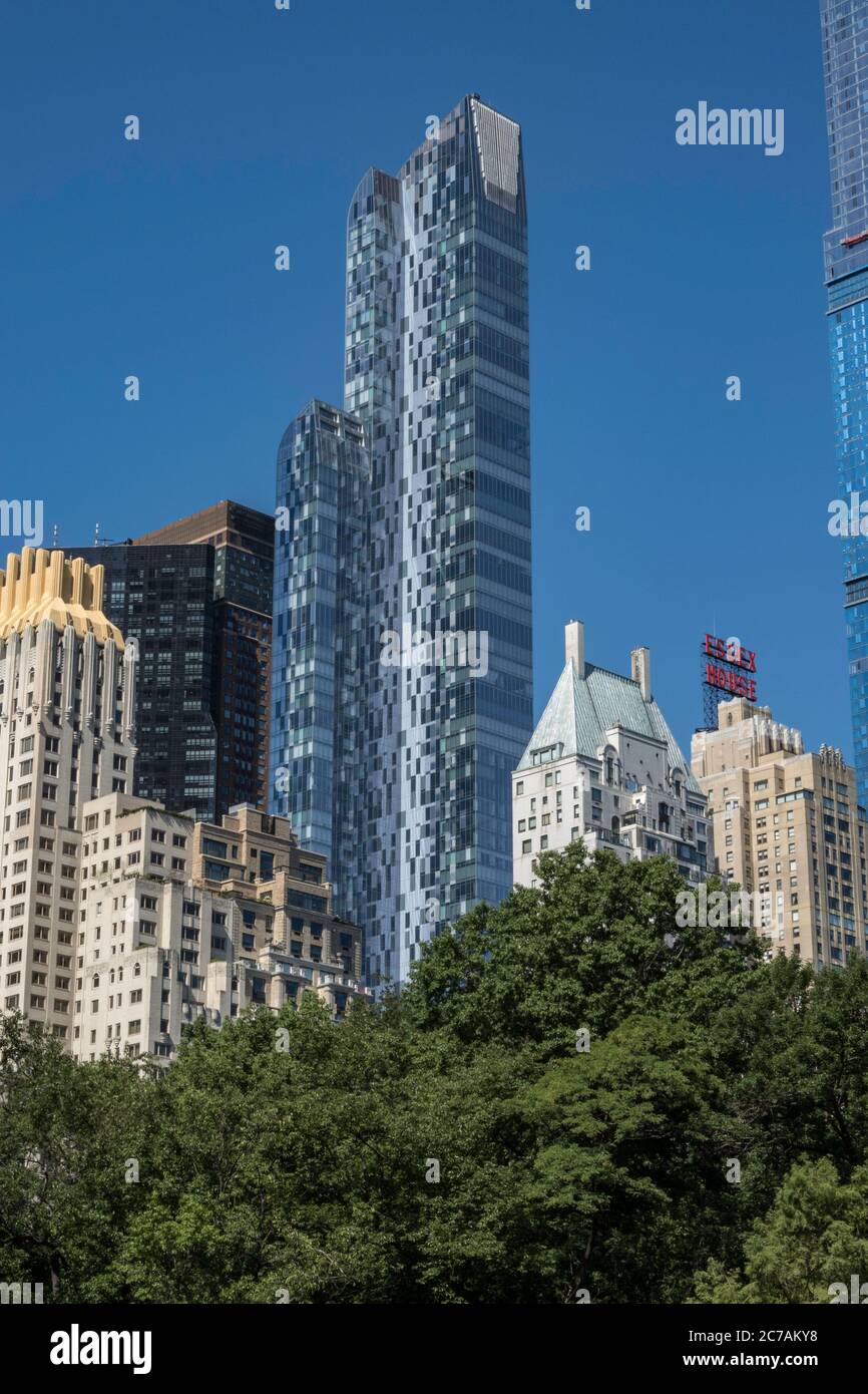 Central Park con lo skyline di New York City Midtown sullo sfondo, Stati Uniti Foto Stock