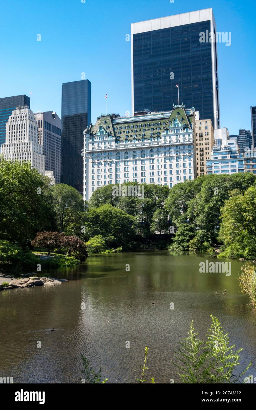 Central Park con lo skyline di New York City Midtown sullo sfondo, Stati Uniti Foto Stock