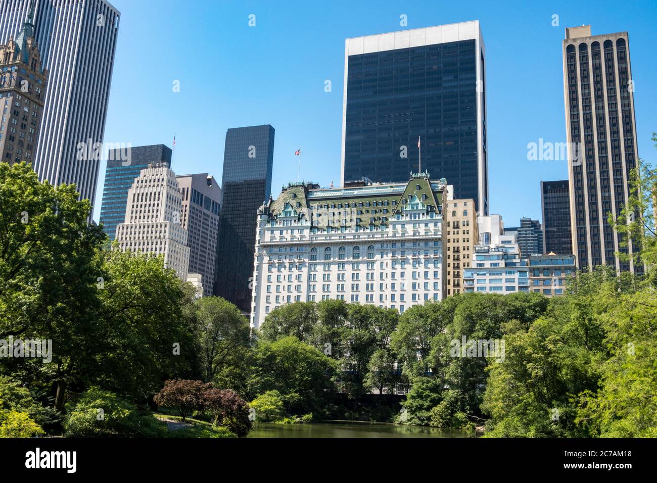 Central Park con lo skyline di New York City Midtown sullo sfondo, Stati Uniti Foto Stock