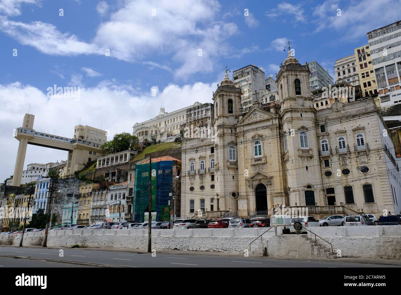 Salvador Bahia Brasile - la Lacerda Ascensore vista panoramica dalla parte bassa della città Foto Stock