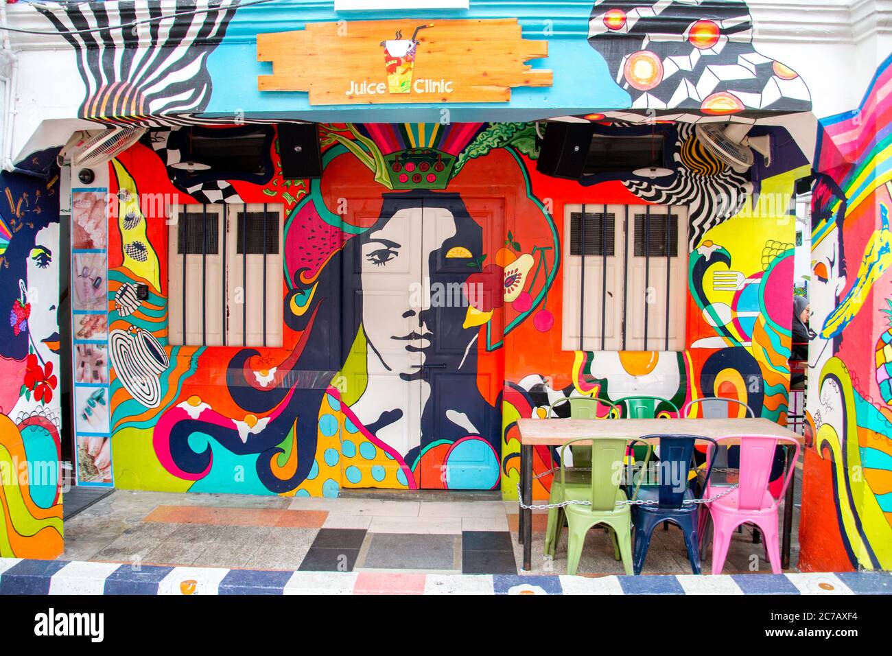 I turisti a piedi nella famosa colorate strade della Moschea del Sultano (Masjid Sultan) area,Kampong Glam,Singapore,asia,PRADEEP SUBRAMANIAN Foto Stock