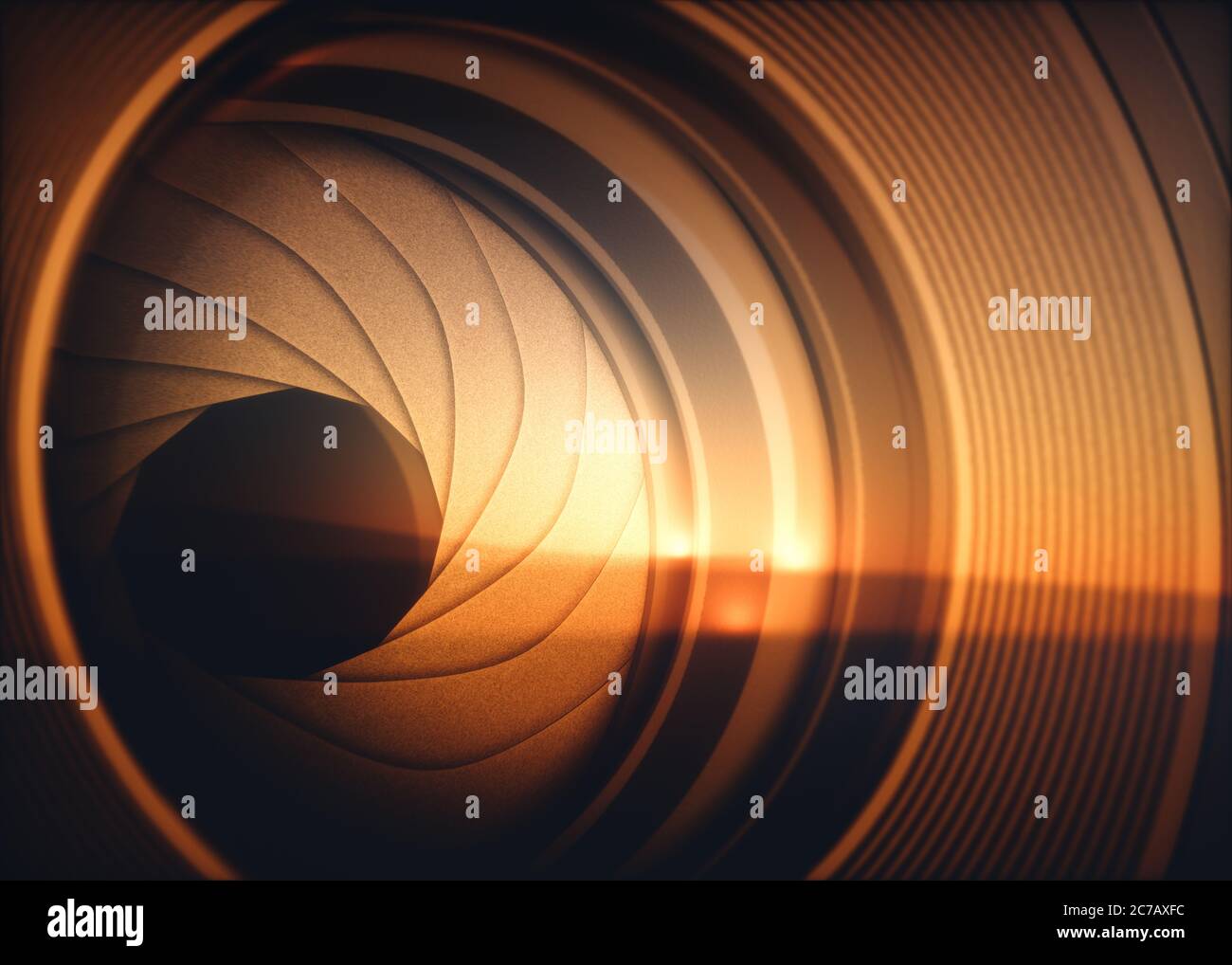 Macro fotografia dall'interno di un obiettivo e dei suoi dettagli come le lame del diaframma. Riflesso del cielo nell'obiettivo della fotocamera. Foto Stock