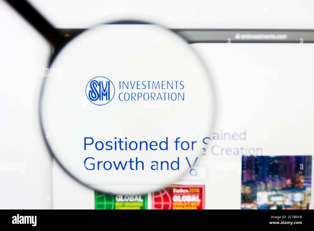 Los Angeles, California, USA - 10 Marzo 2019: Editoriale illustrativo, sito web SM Investments. Logo SM Investments visibile sullo schermo Foto Stock