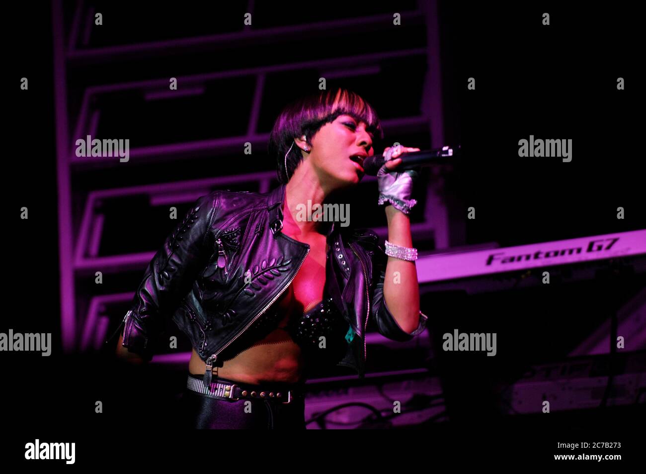 Il cantante Keri Hilson si esibisce all'anfiteatro Gibson di Los Angeles. Credito: Jared Milgrim/l'accesso fotografico Foto Stock