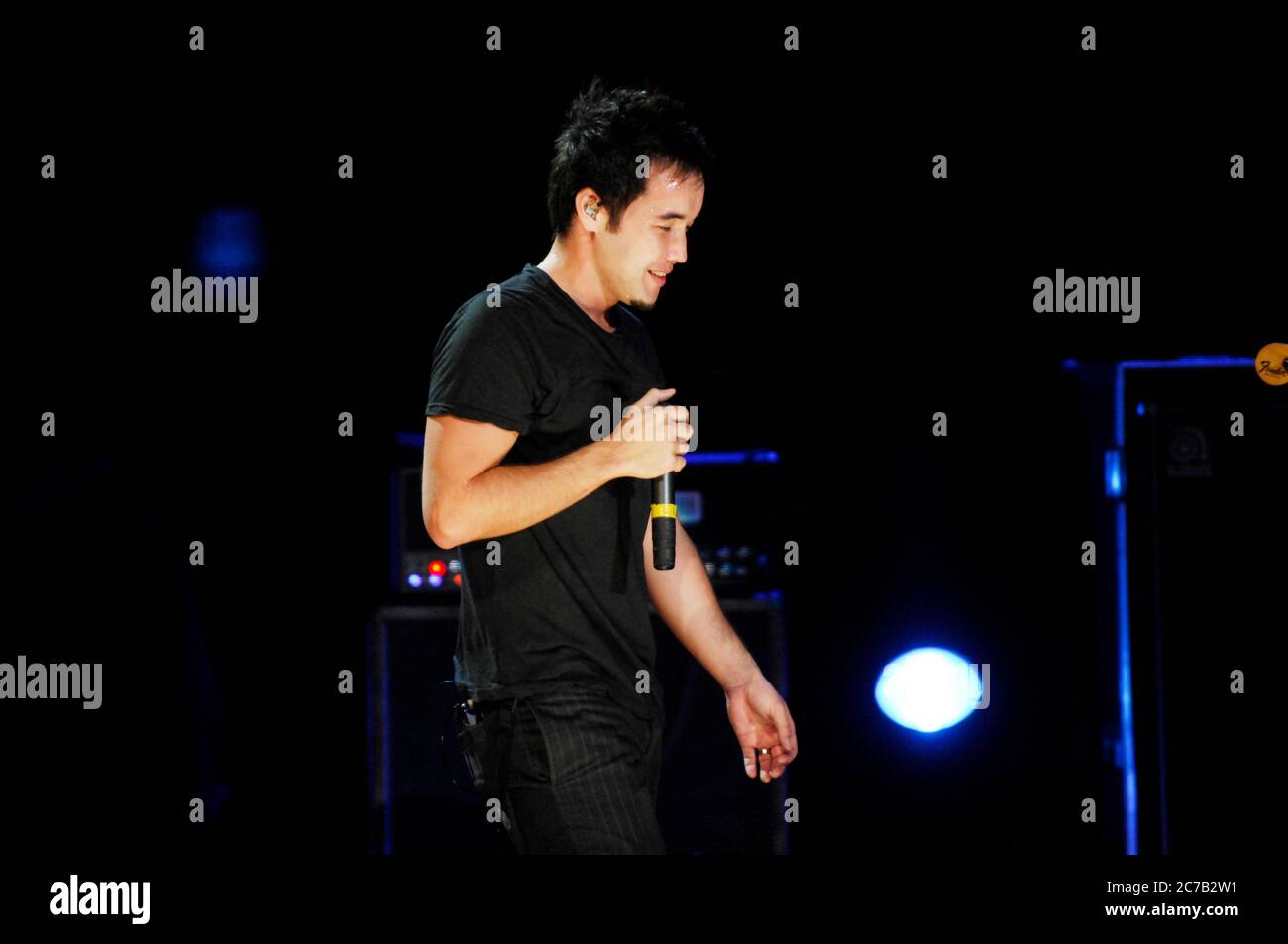 Doug Robb di Hoobastank si esibiscono al Wiltern di Los Angeles. Credito: Jared Milgrim/l'accesso fotografico Foto Stock