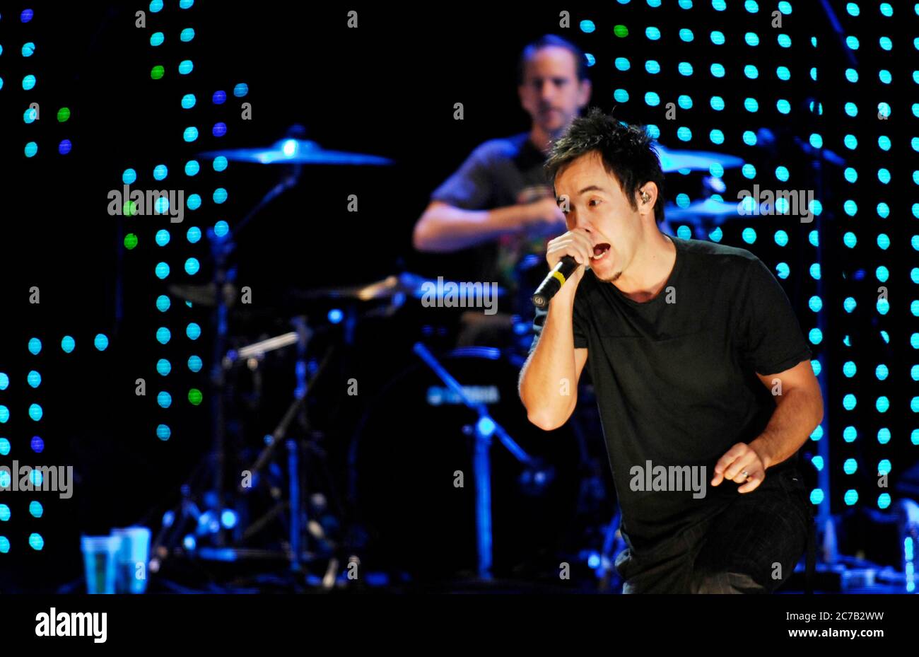 Doug Robb di Hoobastank si esibiscono al Wiltern di Los Angeles. Credito: Jared Milgrim/l'accesso fotografico Foto Stock