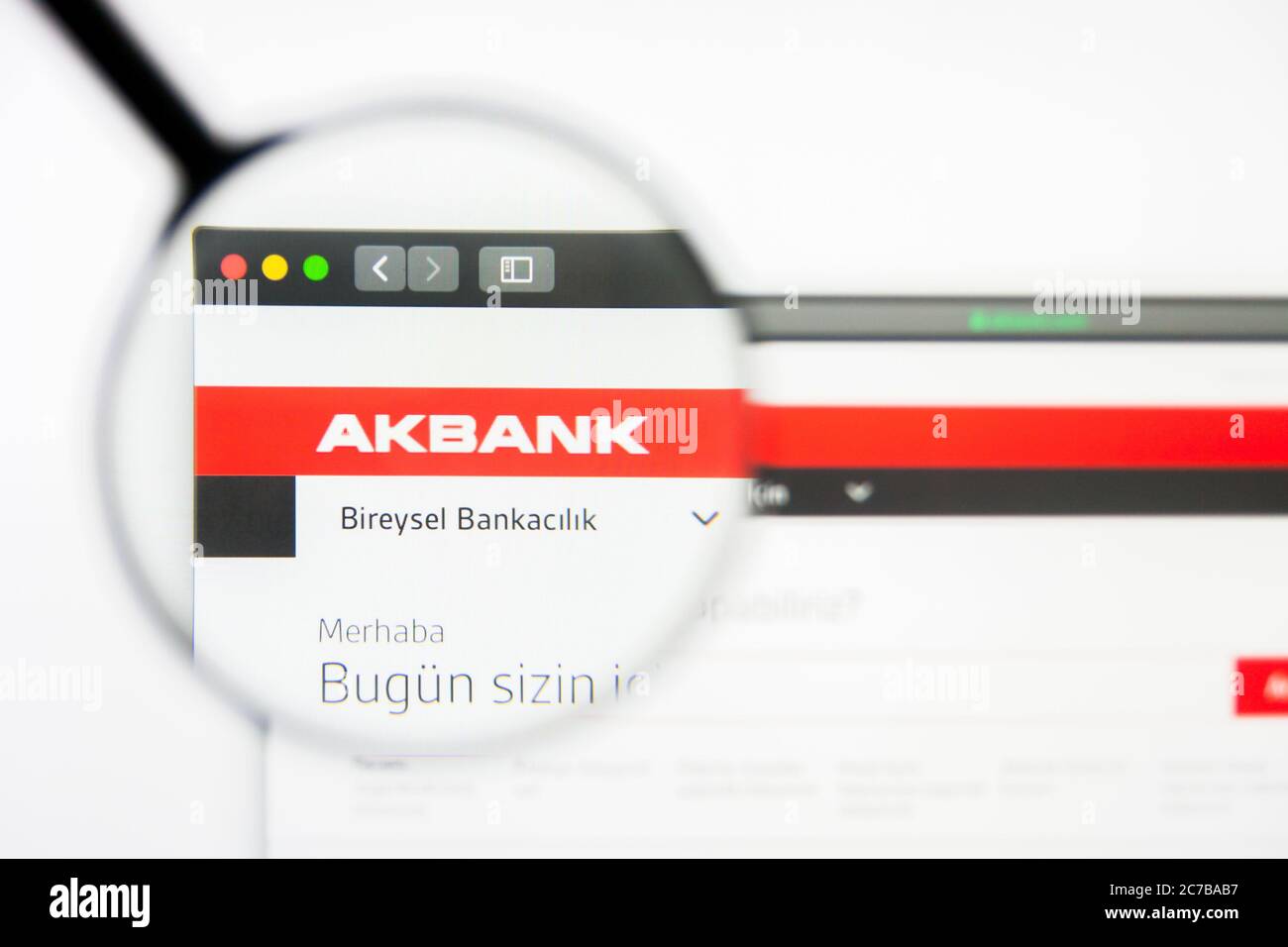 Los Angeles, California, USA - 5 Aprile 2019: Editoriale illustrativo della homepage del sito web di Akbank. Logo Akbank visibile sullo schermo del display. Foto Stock