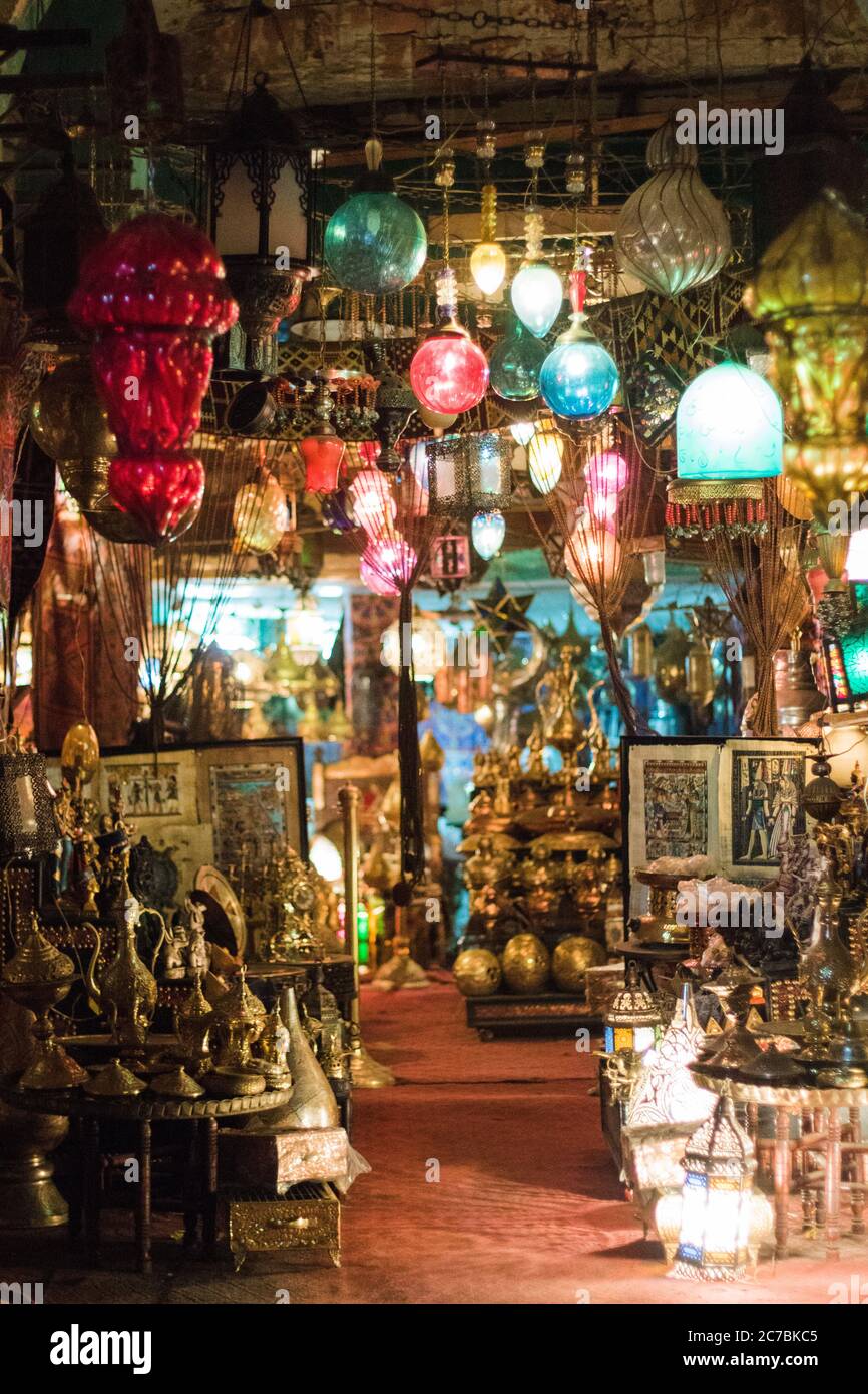 Mercato al khalili di notte, Cairo Egitto Foto Stock