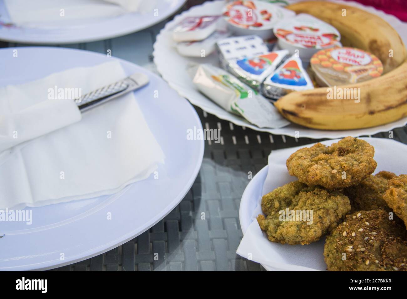 Falafel per la prima colazione, vicino a Giza, Egitto Foto Stock