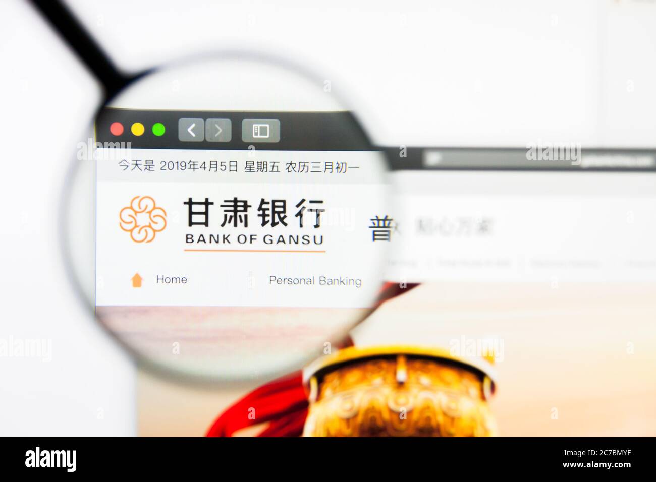 Los Angeles, California, USA - 5 aprile 2019: Editoriale illustrativo della homepage del sito Web di Bank of Gansu. Logo Bank of Gansu visibile sullo schermo del display. Foto Stock