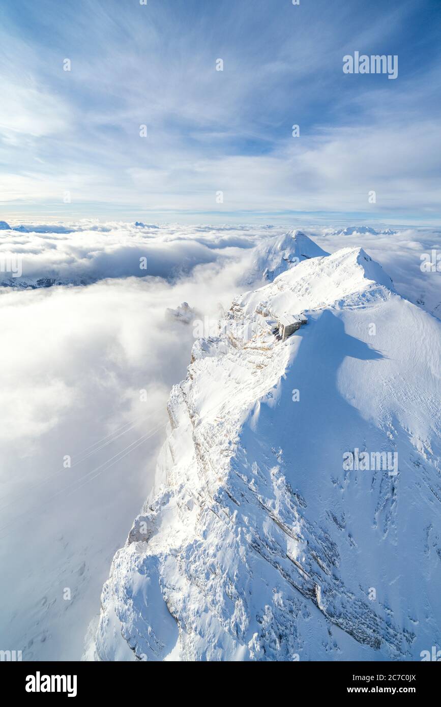 Funivia di Freccia nel Cielo in cima al gruppo innevato Tofane, Dolomiti, provincia Belluno, Veneto, Italia Foto Stock