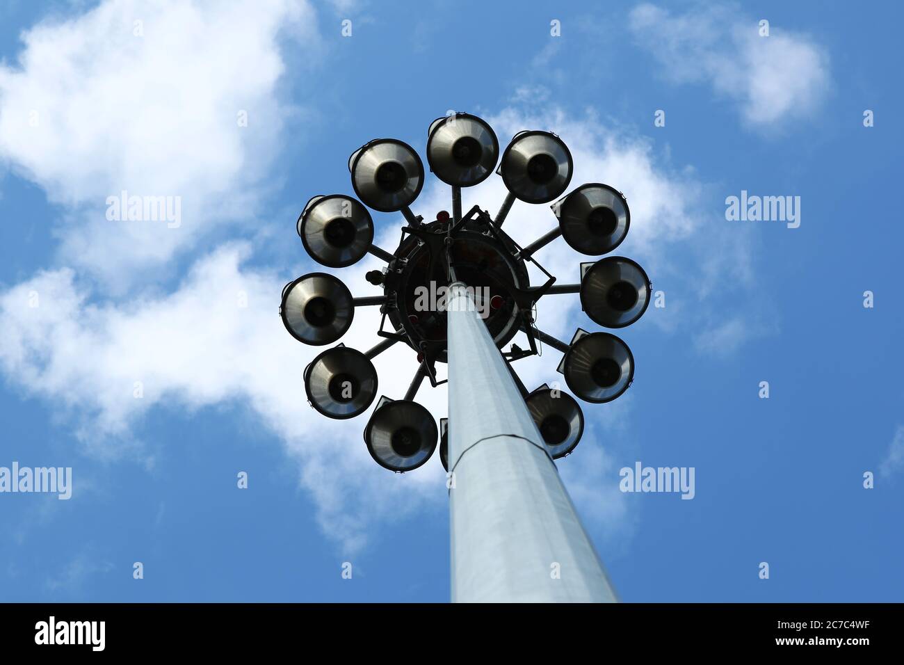 Colonna illuminazione a fascio diffuso dal basso Foto Stock
