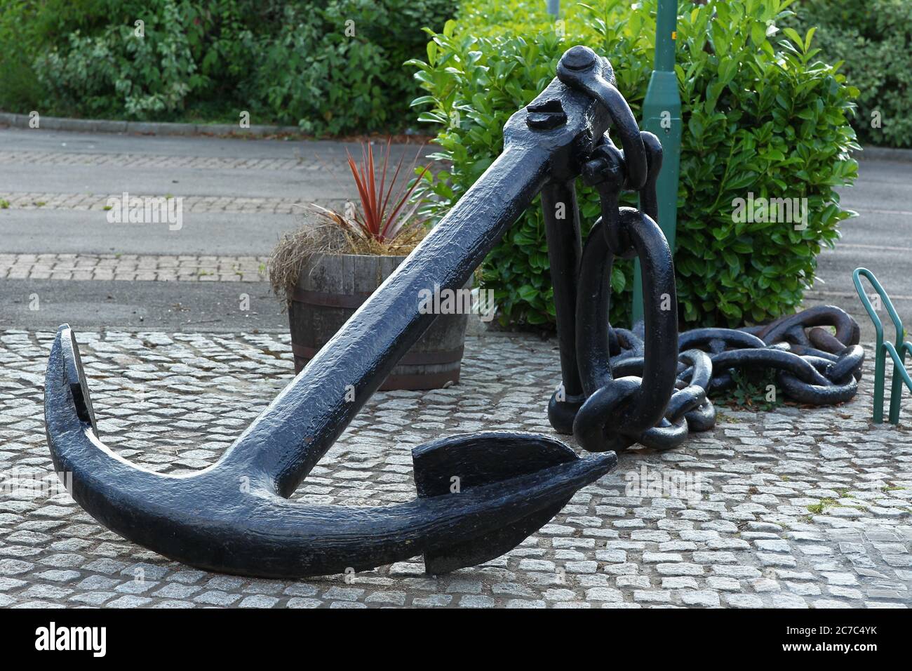 Ancoraggio per navi in metallo pesante verniciato nero Foto Stock