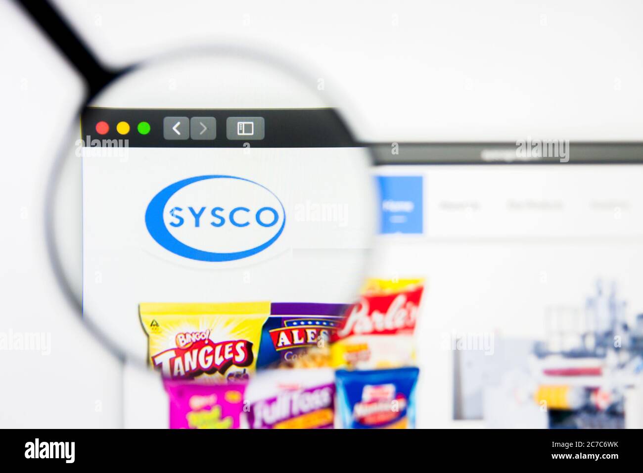 San Francisco, California, USA - 8 aprile 2019: Editoriale illustrativo della homepage del sito Sysco Industries. Logo Sysco Industries visibile sul display Foto Stock